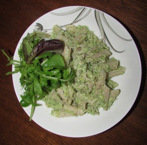 Kale pasta pesto